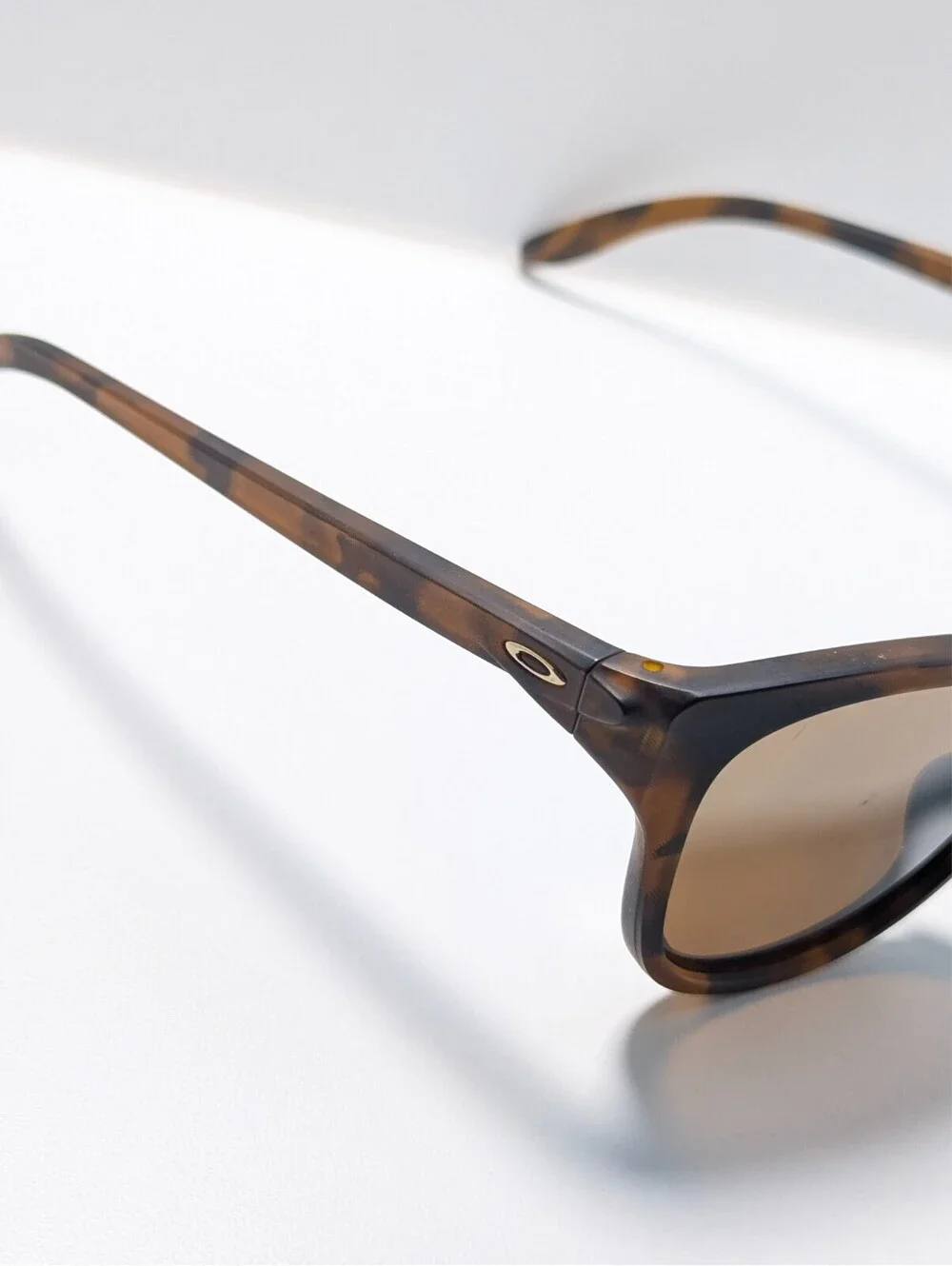 Oakley Hold Out OO9357-0355 Brown Gradient Tortoise Unisex Sunglasses 55-17-148